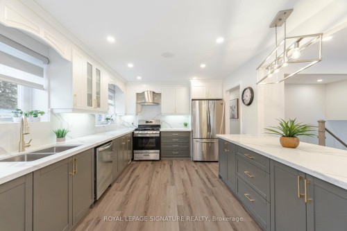 388 Antigua Road, Mississauga, ON - Indoor Photo Showing Kitchen With Double Sink With Upgraded Kitchen