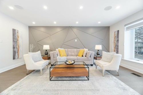 388 Antigua Road, Mississauga, ON - Indoor Photo Showing Living Room
