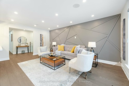 388 Antigua Road, Mississauga, ON - Indoor Photo Showing Living Room
