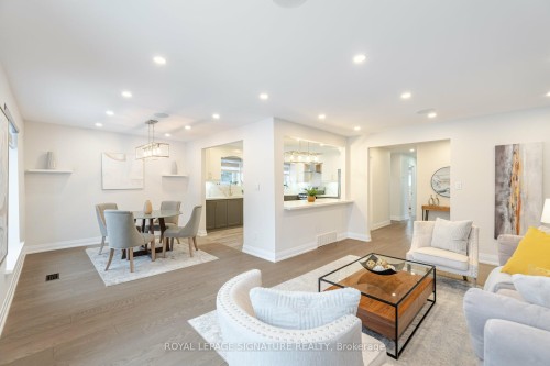 388 Antigua Road, Mississauga, ON - Indoor Photo Showing Living Room