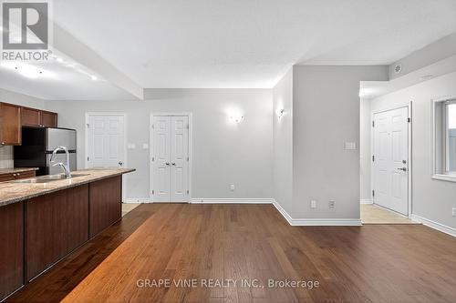 C - 140 Mocha Private, Ottawa, ON - Indoor Photo Showing Kitchen With Double Sink
