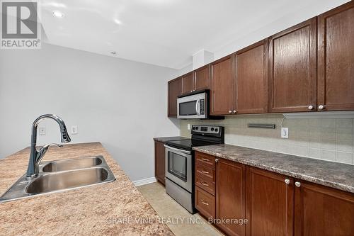 C - 140 Mocha Private, Ottawa, ON - Indoor Photo Showing Kitchen With Double Sink