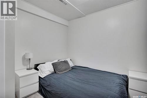 2616 Clarence Avenue S, Saskatoon, SK - Indoor Photo Showing Bedroom