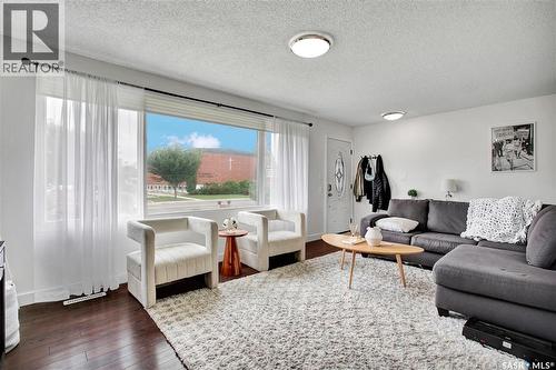2616 Clarence Avenue S, Saskatoon, SK - Indoor Photo Showing Living Room