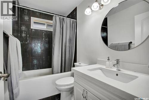 2616 Clarence Avenue S, Saskatoon, SK - Indoor Photo Showing Bathroom