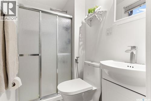 940 Edgar Street, Regina, SK - Indoor Photo Showing Bathroom
