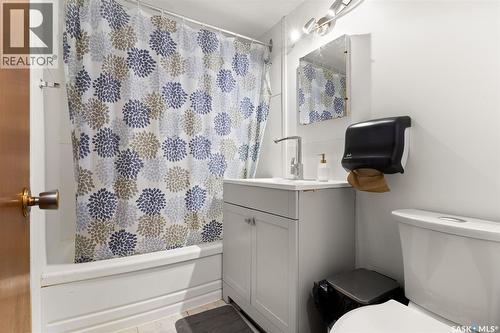 940 Edgar Street, Regina, SK - Indoor Photo Showing Bathroom