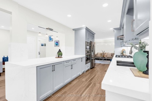 6467 Edenwood Drive, Mississauga, ON - Indoor Photo Showing Kitchen With Double Sink