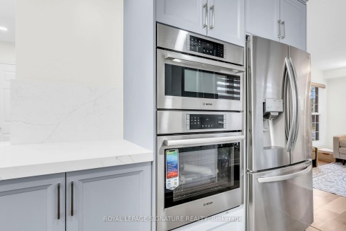 6467 Edenwood Drive, Mississauga, ON - Indoor Photo Showing Kitchen