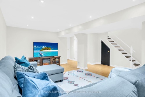 6467 Edenwood Drive, Mississauga, ON - Indoor Photo Showing Living Room