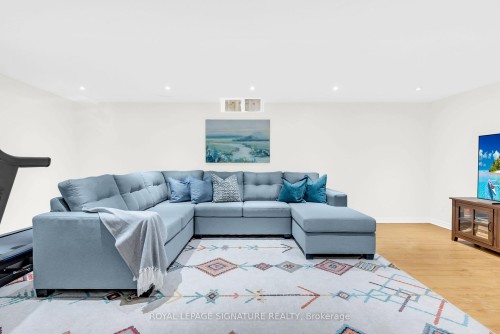 6467 Edenwood Drive, Mississauga, ON - Indoor Photo Showing Living Room