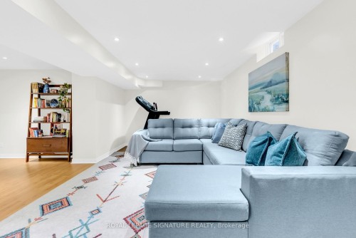6467 Edenwood Drive, Mississauga, ON - Indoor Photo Showing Living Room