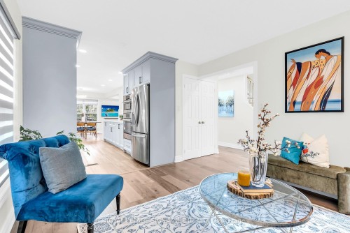 6467 Edenwood Drive, Mississauga, ON - Indoor Photo Showing Living Room