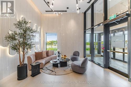 407 - 3240 William Coltson Avenue, Oakville, ON - Indoor Photo Showing Living Room