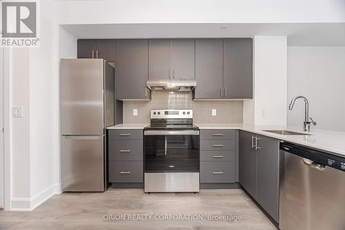 407 - 3240 William Coltson Avenue, Oakville, ON - Indoor Photo Showing Kitchen