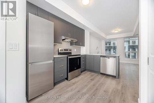 407 - 3240 William Coltson Avenue, Oakville, ON - Indoor Photo Showing Kitchen