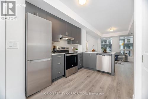 407 - 3240 William Coltson Avenue, Oakville, ON - Indoor Photo Showing Kitchen