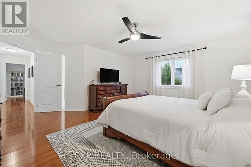 266 Admiral Drive, Oakville, ON - Indoor Photo Showing Bedroom
