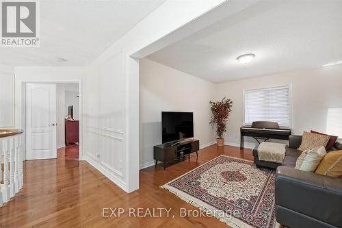 266 Admiral Drive, Oakville, ON - Indoor Photo Showing Living Room