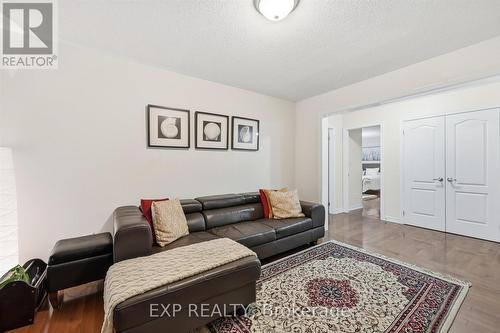 266 Admiral Drive, Oakville, ON - Indoor Photo Showing Living Room