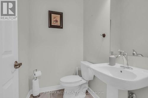 198 Jessie Caverhill Pass, Oakville, ON - Indoor Photo Showing Bathroom