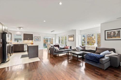 Salon - 40A Boul. Des Sources, Pointe-Claire, QC 