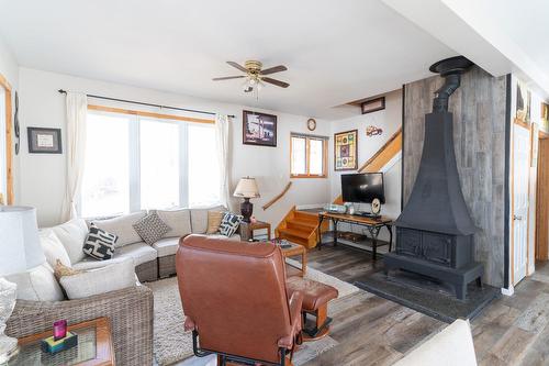 Salle familiale - 54 Ch. Isok, Waltham, QC - Indoor Photo Showing Living Room