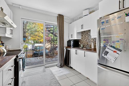 Cuisine - 8385  - 8389 Rue St-Denis, Montréal (Villeray/Saint-Michel/Parc-Extension), QC - Indoor Photo Showing Kitchen