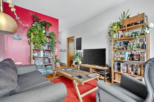 Salon - 8385  - 8389 Rue St-Denis, Montréal (Villeray/Saint-Michel/Parc-Extension), QC - Indoor Photo Showing Living Room