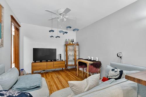 Salon - 8385  - 8389 Rue St-Denis, Montréal (Villeray/Saint-Michel/Parc-Extension), QC - Indoor Photo Showing Living Room