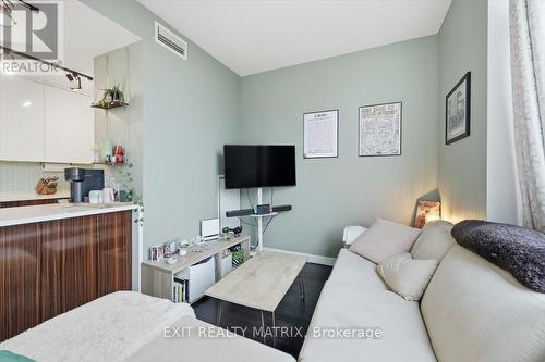 With furniture - 903 - 201 Parkdale Avenue W, Ottawa, ON - Indoor Photo Showing Bedroom