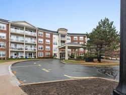 211 52 Whitehall Crescent  Dartmouth, NS B2W 6P7