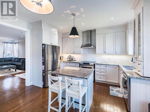 543 Wansbrough Way, Shelburne, ON - Indoor Photo Showing Kitchen With Double Sink With Upgraded Kitchen