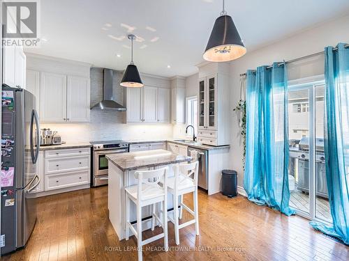 543 Wansbrough Way, Shelburne, ON - Indoor Photo Showing Kitchen With Upgraded Kitchen