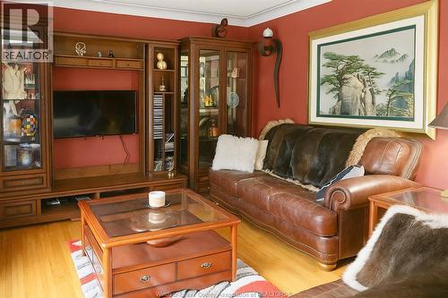3086 Avondale Avenue, Windsor, ON - Indoor Photo Showing Living Room
