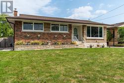 7 KENWOOD CRESCENT  Hamilton, ON L8T 1W3