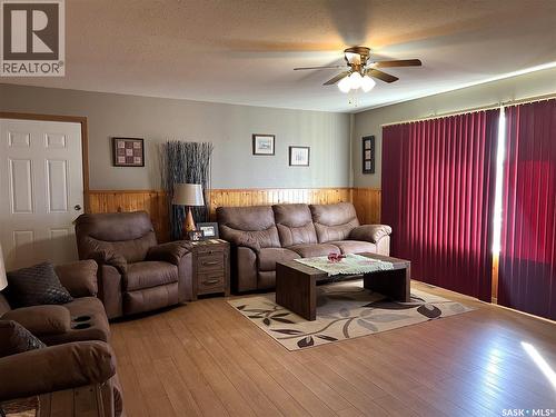 9Km West Of Makwa, Loon Lake Rm No. 561, SK - Indoor Photo Showing Living Room