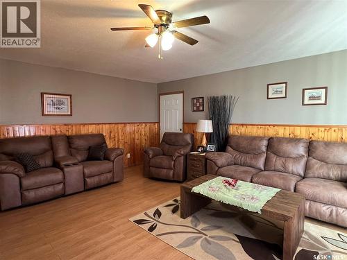 9Km West Of Makwa, Loon Lake Rm No. 561, SK - Indoor Photo Showing Living Room