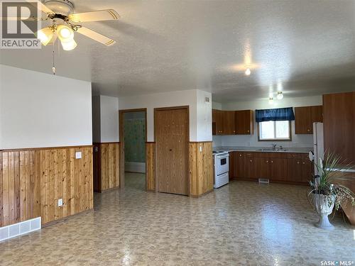 9Km West Of Makwa, Loon Lake Rm No. 561, SK - Indoor Photo Showing Kitchen