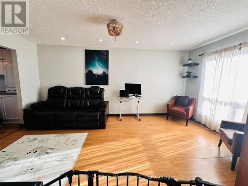 #33 - 611 Galahad Drive, Oshawa, ON - Indoor Photo Showing Living Room