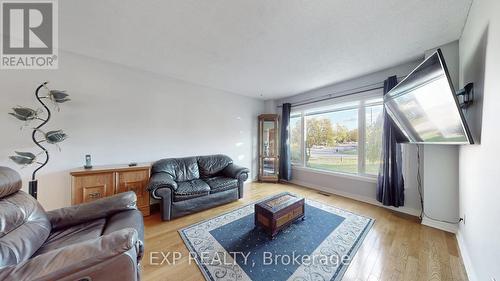 Living room with picture window. - 4 Trillium Crescent, Barrie, ON - Indoor Photo Showing Living Room