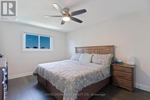 7568 Middleshire Drive, Mississauga, ON - Indoor Photo Showing Bedroom