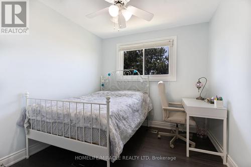 7568 Middleshire Drive, Mississauga, ON - Indoor Photo Showing Bedroom