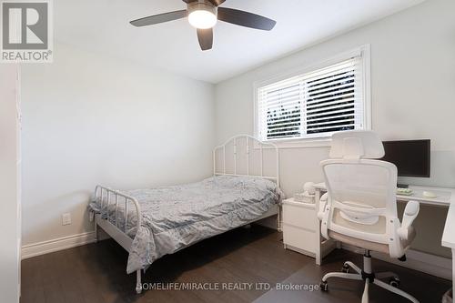 7568 Middleshire Drive, Mississauga, ON - Indoor Photo Showing Bedroom
