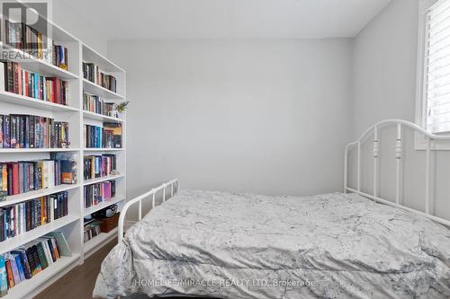 7568 Middleshire Drive, Mississauga, ON - Indoor Photo Showing Bedroom