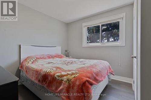 7568 Middleshire Drive, Mississauga, ON - Indoor Photo Showing Bedroom