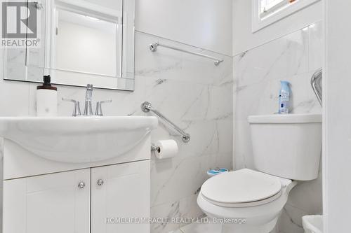 7568 Middleshire Drive, Mississauga, ON - Indoor Photo Showing Bathroom