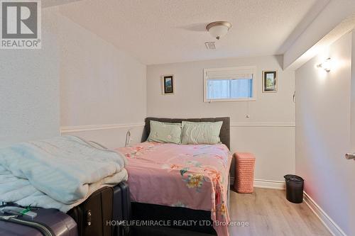 7568 Middleshire Drive, Mississauga, ON - Indoor Photo Showing Bedroom
