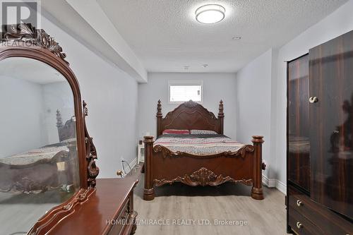 7568 Middleshire Drive, Mississauga, ON - Indoor Photo Showing Bedroom