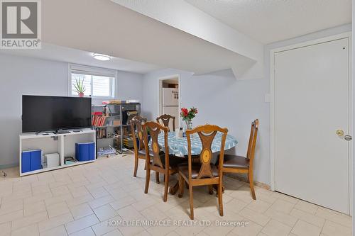 7568 Middleshire Drive, Mississauga, ON - Indoor Photo Showing Dining Room